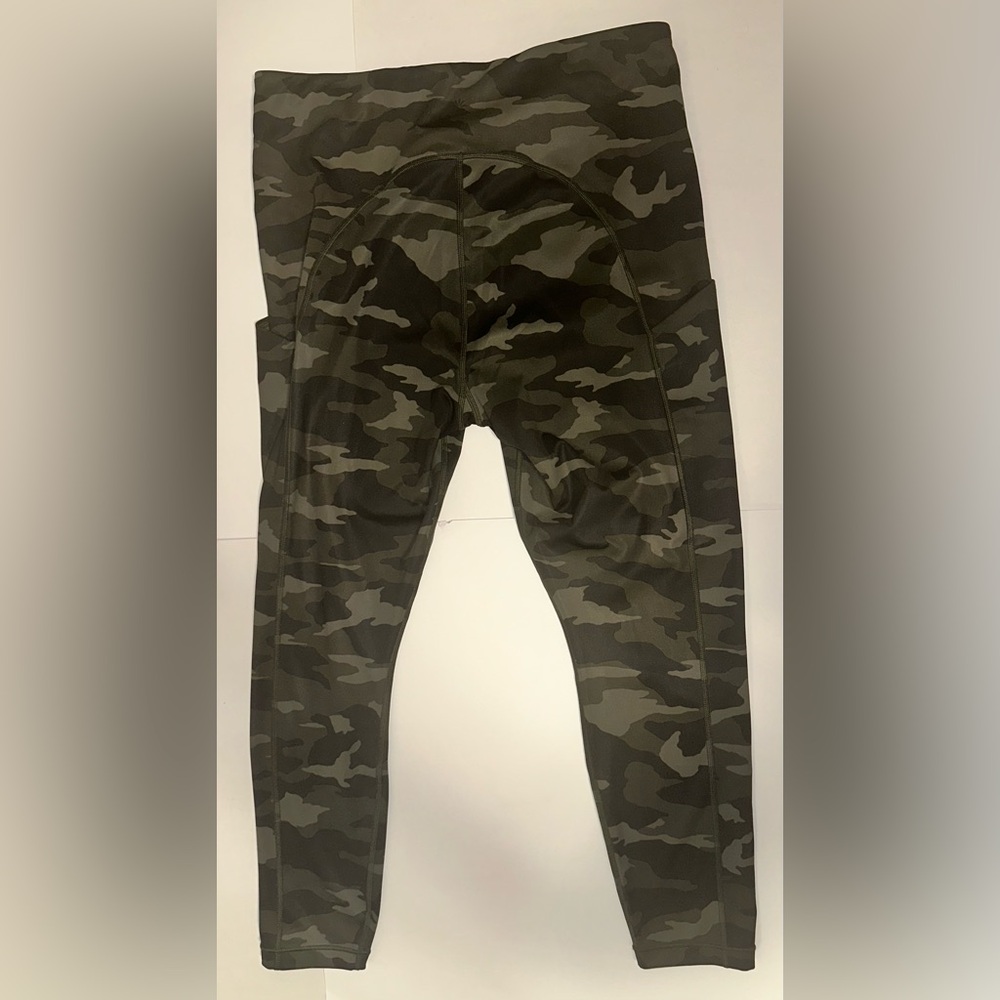 Athleta Ultimate Stash Pocket‎ Green Camo 7/8 Length Tight Women’s Size Large - Picture 5 of 11